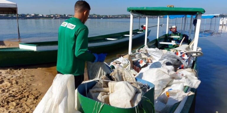 SSAM: Projeto Garis dos Rios trabalha todos os dias para manter praia e margens limpas