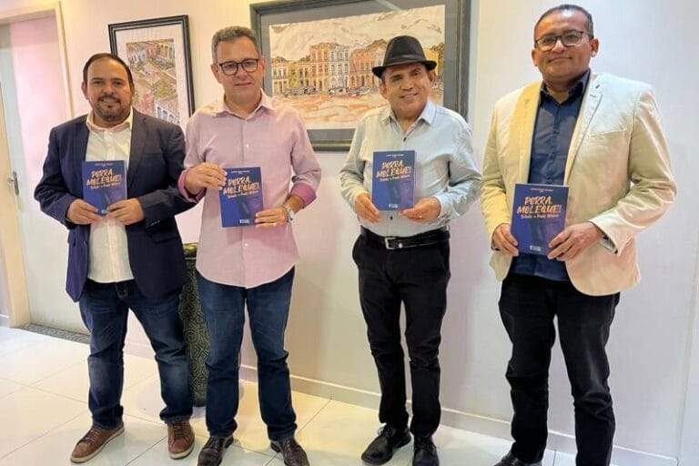 Ioepa entrega exemplares de obra sobre tributo a Paulo Watrin