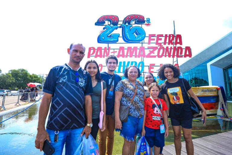 Programação infantil da Prefeitura de Belém empolga os visitantes na Feira do Livro e das Multivozes