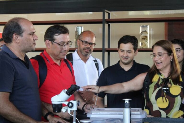 Gestores de instituições científicas conhecem acervo do Museu de Ciência da Amazônia