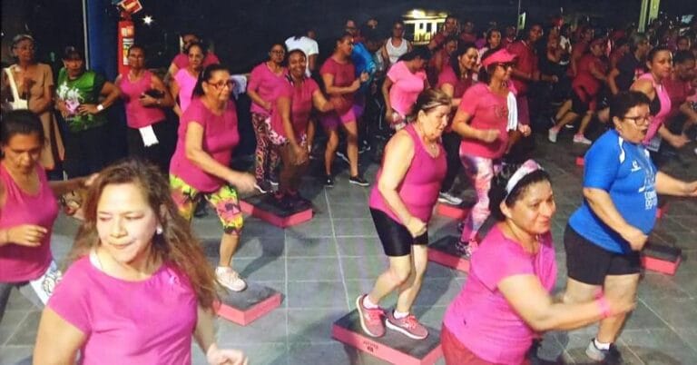 Dança e prevenção marcam o Outubro Rosa na Aldeia Cabana em Belém