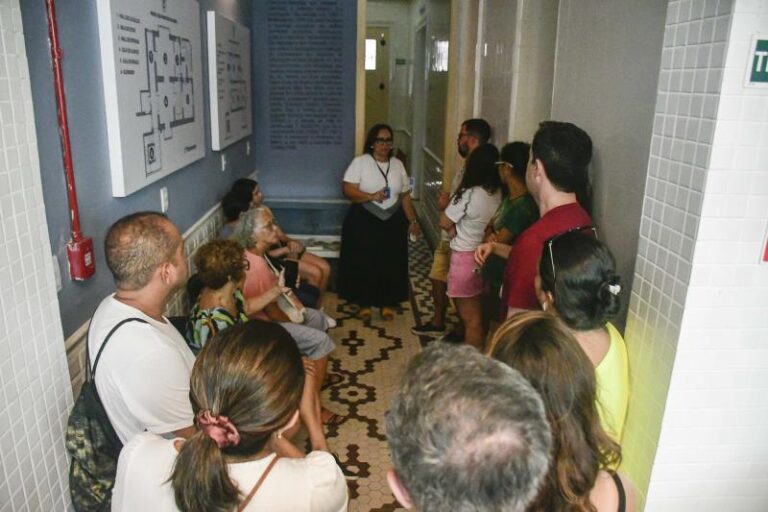 Um Domingo Cultural no Memorial dos Povos