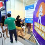 Busca por Vacinas em Belém Cresce na Primeira Semana do Ano Multidão em fila para vacinação em Belém, refletindo a busca intensa por imunização contra COVID-19 e gripe.