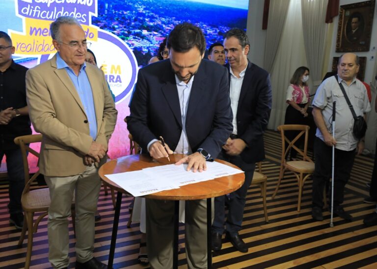 Edmilson assina contrato com empresa que fará nova gestão do lixo