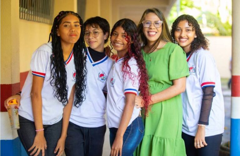 Seduc: Centro de Estudo de Línguas é lançado para a rede pública estadual