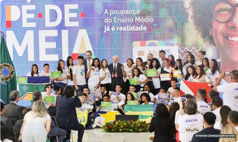 Lula afirma que a educação é uma dívida perpétua do Brasil