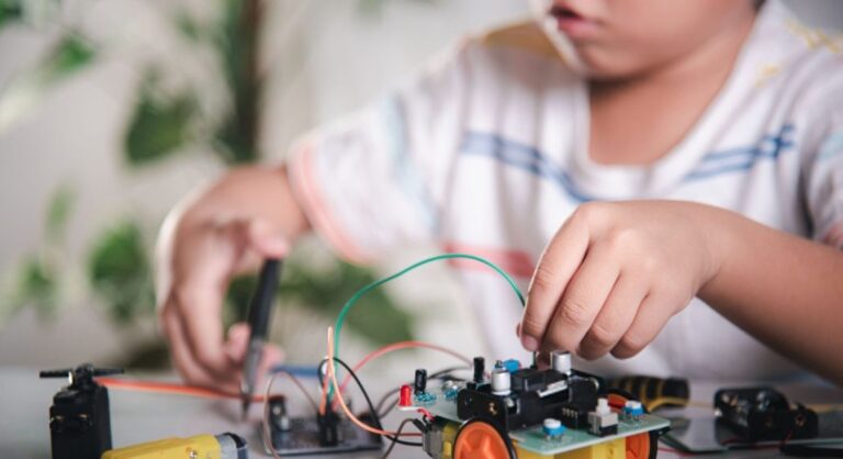 Parceria entre IFPA e Semed promovem curso de Robótica em Canaã dos Carajás