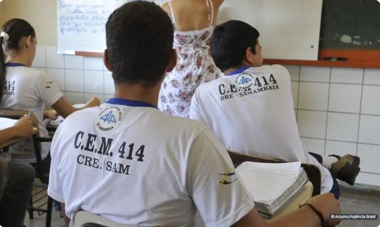 Estudantes de março e abril recebem hoje R$ 200 do Programa Pé-de-Meia