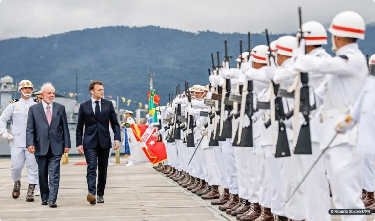 Lula e Macron apresentam o terceiro submarino da colaboração Brasil-França