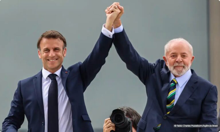 Macron chega ao Palácio do Planalto para último dia de agenda no Brasil