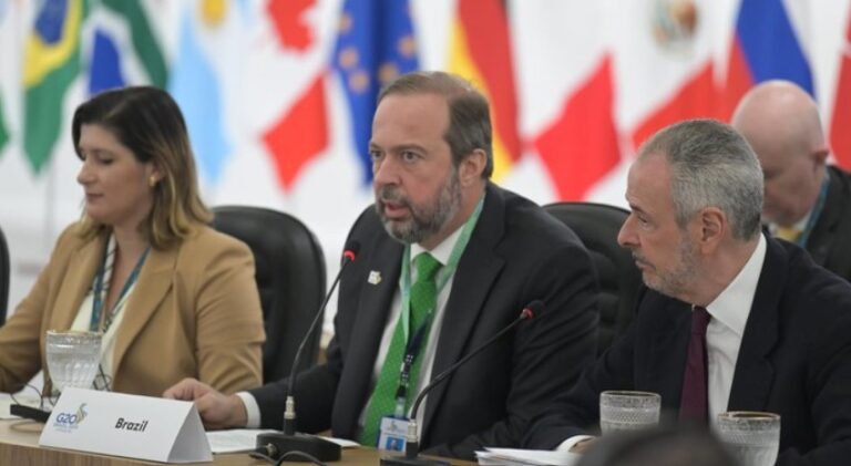 Ministro de Minas e Energia Estabelece Grupo de Trabalho para Acompanhar Preços do Petróleo