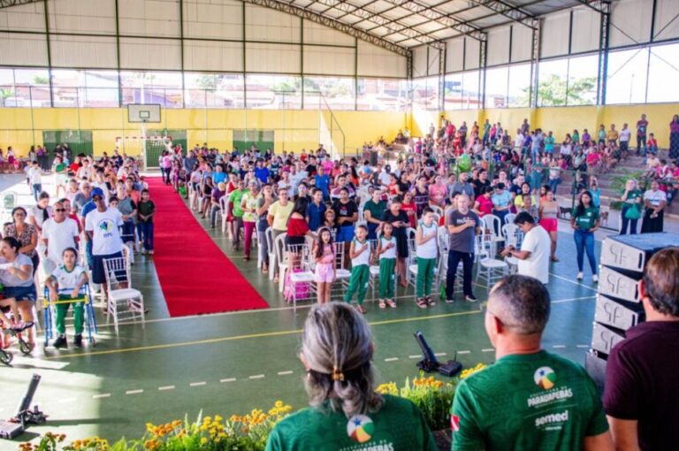 Distribuição de Uniformes e Kits Escolares Beneficia Estudantes em Parauapebas