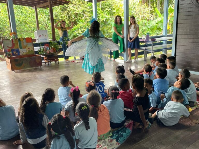 Dia Nacional do Livro Infantil Celebrado em Escola de Educação do Campo na Ilha do Combu