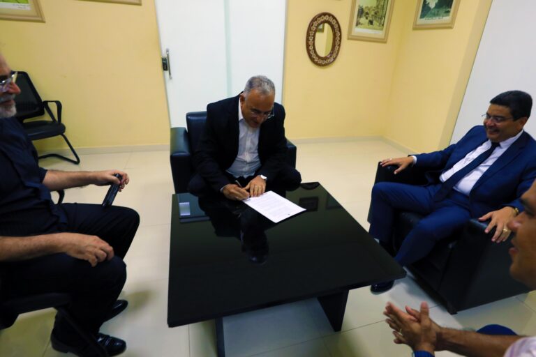 Prefeitura e UNIESAMAZ Firmam Acordo para Inauguração de Curso de Medicina em Belém