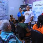 Atendimento no Cras Terra Firme beneficia mais de 120 pessoas diariamente Prefeito Edmilson Rodrigues visitou o CRAS do bairro da Terra Firme nesta terça-feira, 4 e conversou com as pessoas que aguardavam atendimento