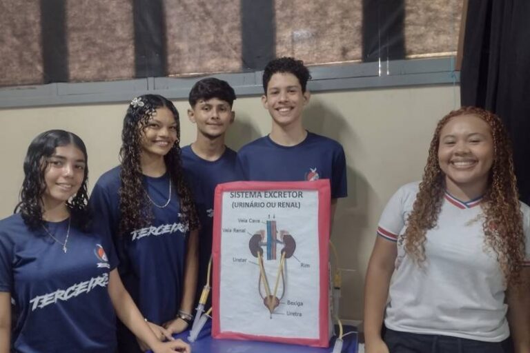 Estudantes de Escola Estadual em Outeiro Participam da 1ª Feira Técnico-Científica