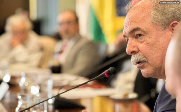 BNDES Aprova R$ 3,2 Bilhões para Rotas para a Integração, Afirma Mercadante