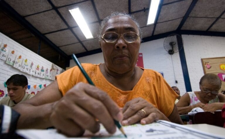 Governo Federal Lança Chamada Pública para Educação de Jovens e Adultos