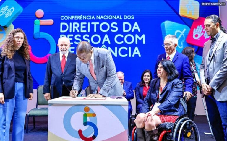 Lula Reafirma Compromisso com Políticas para Pessoas com Deficiência