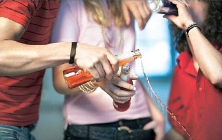 Beber Álcool na Adolescência Pode Contribuir para Mudanças de Personalidade e Depressão