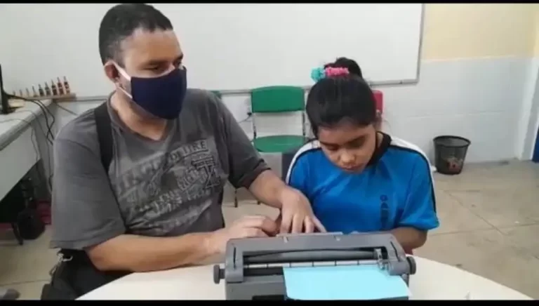 Livro “Escrevivências e Sentidos da Inclusão – Diálogos da Pluriversidade na Educação na Amazônia” compartilha experiências, desafios e avanços e o conhecimento vivido no AEE realizado pelos profissionais do Crie