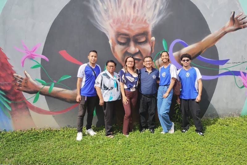 Uma comitiva formada por alunos, professores e diretores da Escola Jorge Lopes Raposo, pertencente à 10° Diretoria Regional de Ensino, em Icoaraci (distrito de Belém), visitou a sede da Ioepa  para tratar da publicação do livro “Contos de suspense do Chalé Senador José Porfírio e Outras Histórias”.