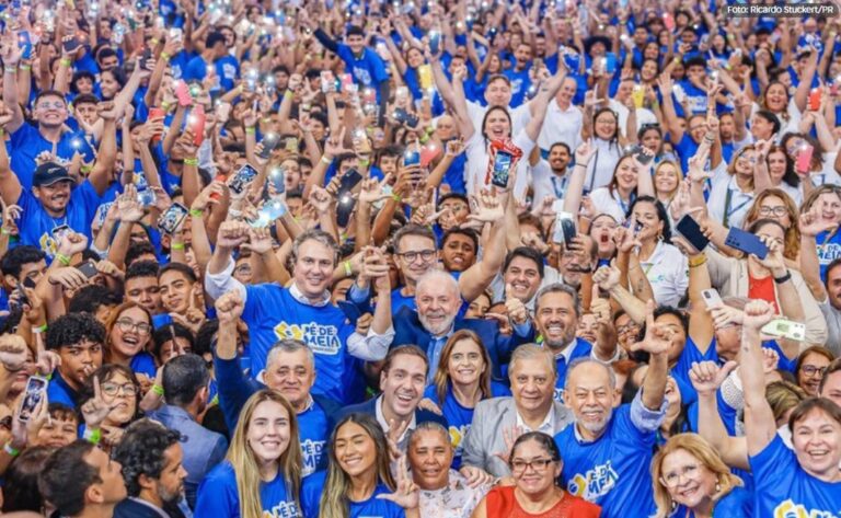 Lula Anuncia Expansão do Programa Pé-de-Meia e Celebra Avanço na Educação