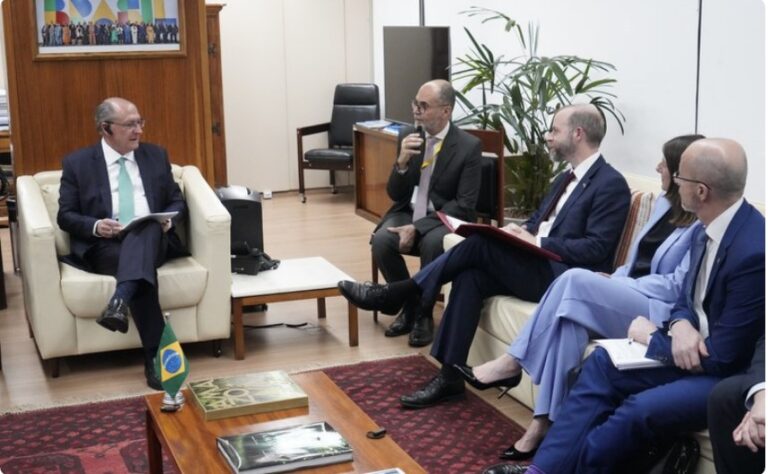 Brasil e Reino Unido fecham parceria para crédito à exportação