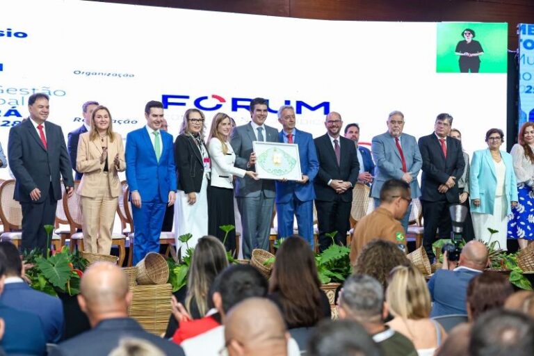 Estado do Pará debate gestão municipal com prefeitos eleitos e órgãos de controle