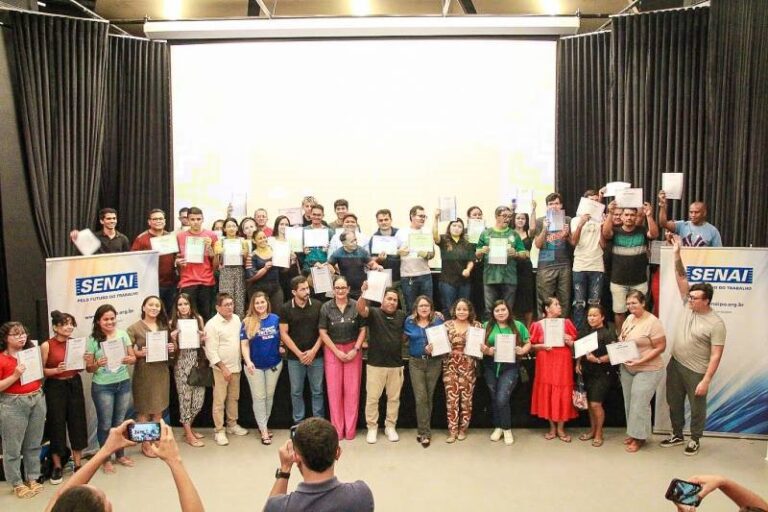 Usina da Paz Cabanagem certifica mais de 80 alunos para o mercado de trabalho