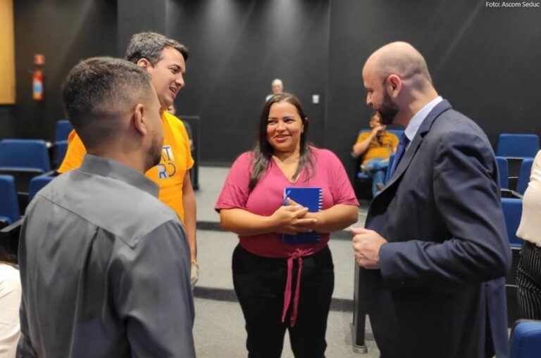 Seduc debate ações para elevar a qualidade do ensino público paraense com prefeitos e secretários municipais de educação