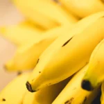 4 benefícios da banana para fortalecer ossos e deixar a pele mais bonita 4 benefícios da banana - Foto by Adobe Stock