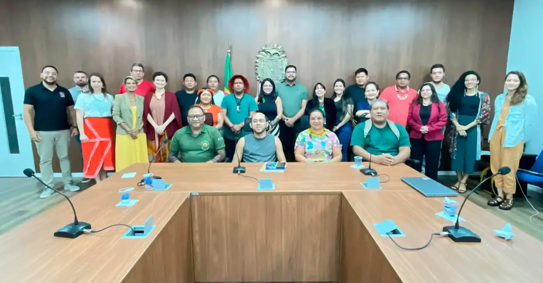 Indígenas recebem capacitação sobre mercado de carbono, aprendendo estratégias para geração de renda com preservação de florestas.