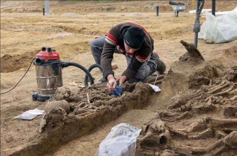 Fossa comum revela tragédia romana