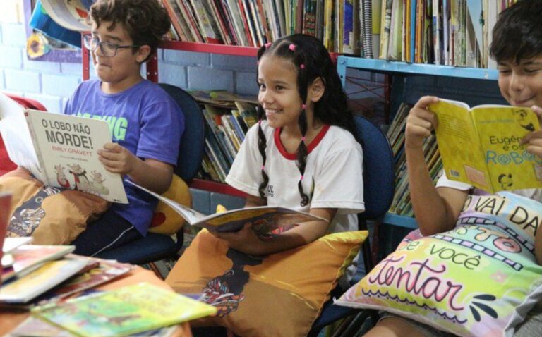 FNDE leva livros além da escola e fortalece espaços de leitura em todo o país