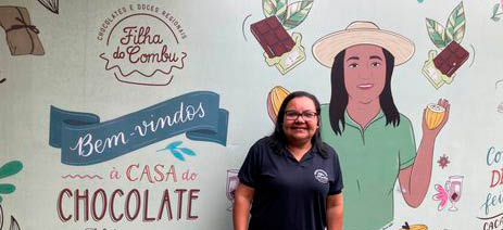 Dona Nena produz chocolate e outros derivados do cacau de forma artesanal na Ilha do Combu 