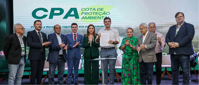 O governador Helder Barbalho e a vice-governadora, Hana Ghassan, foram homenageados com a Comenda Jahyr Seixas