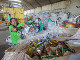 Em Belém coleta seletiva como pilar de Renda, Sustentabilidade e Inovação No galpão da Concaves, o que não serve para uns pode se tornar matéria-prima lucrativa para muitos