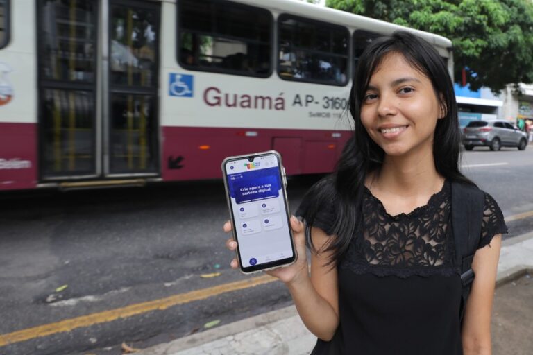 Usuários usam e aprovam aplicativo VAI- Passe Fácil nos ônibus