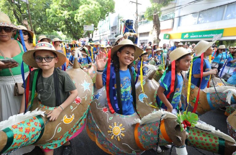 1º Arrastão Inclusivo da Prefeitura leva milhares às ruas de Belém