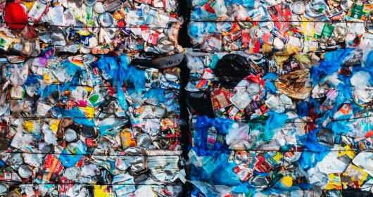 Segundo a Abipet, o Brasil reciclou 410 mil toneladas de embalagens PET em 2024