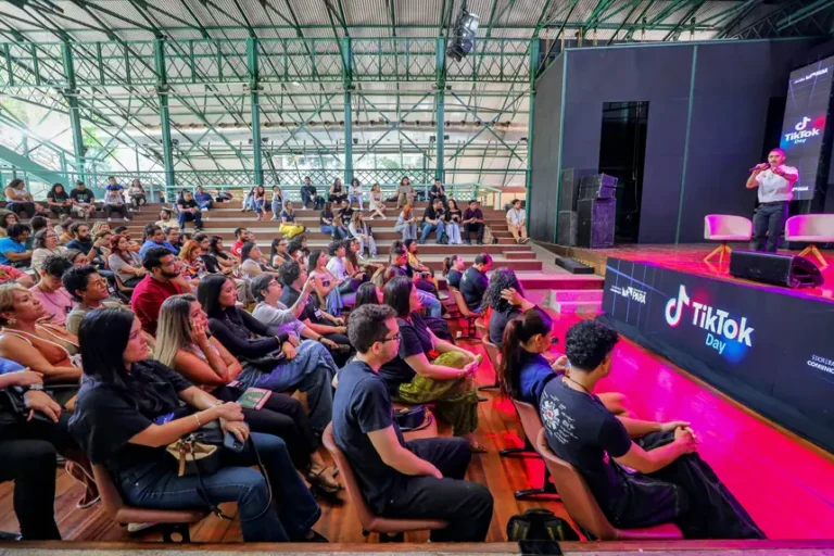 Jornalistas, influenciadores digitais e empreendedores se reuniram no Teatro Gasômetro Ag. Pará