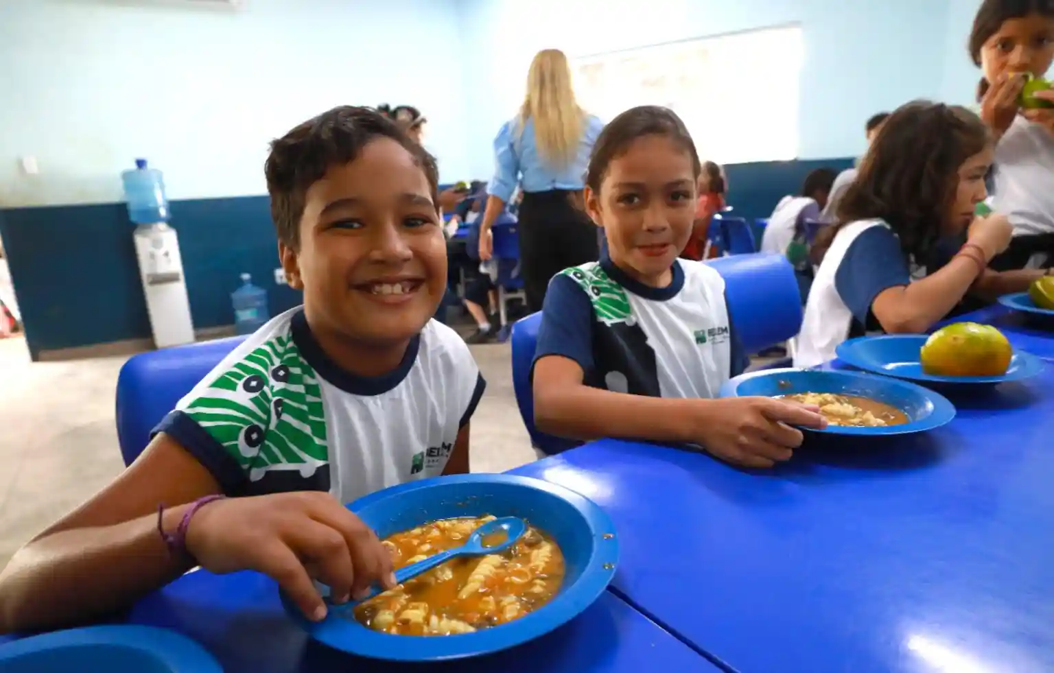 Alunos do 3º ano do ensino fundamental da Escola de Tempo Integral de Educação Infantil e Fundamental Santana do Aurá, no bairro do Aurá, também recebem alimentação saudável e nutritiva.