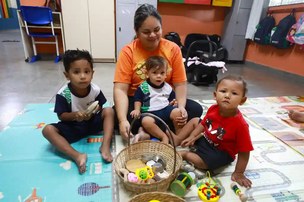 Na Educação Infantil, as crianças precisam de um ambiente organizado e acolhedor para que se sintam seguras para explorar e brincar, e cada experiência precisa ser planejada para o desenvolvimento cognitivo das crianças