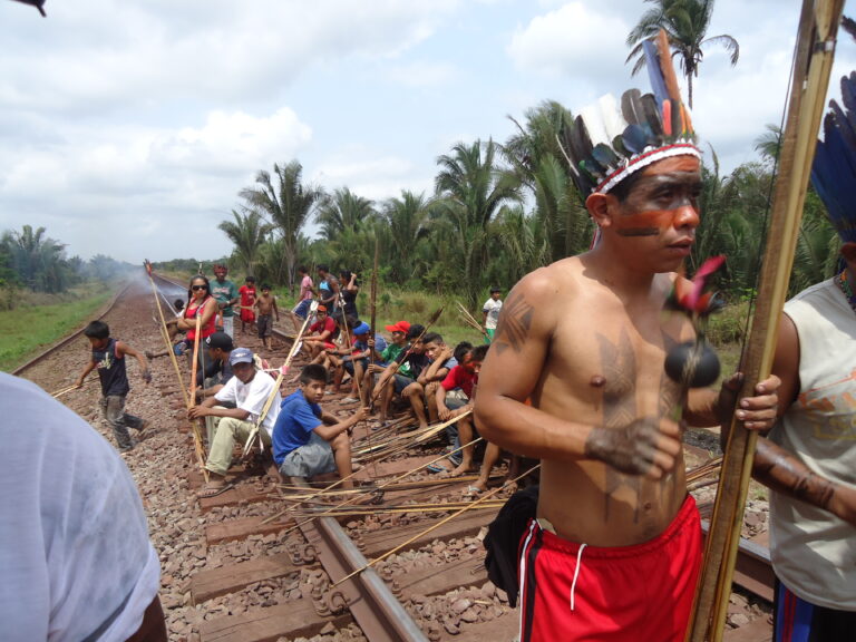 Indígenas param Estrada de Ferro Carajás por danos ambientais no Pará
