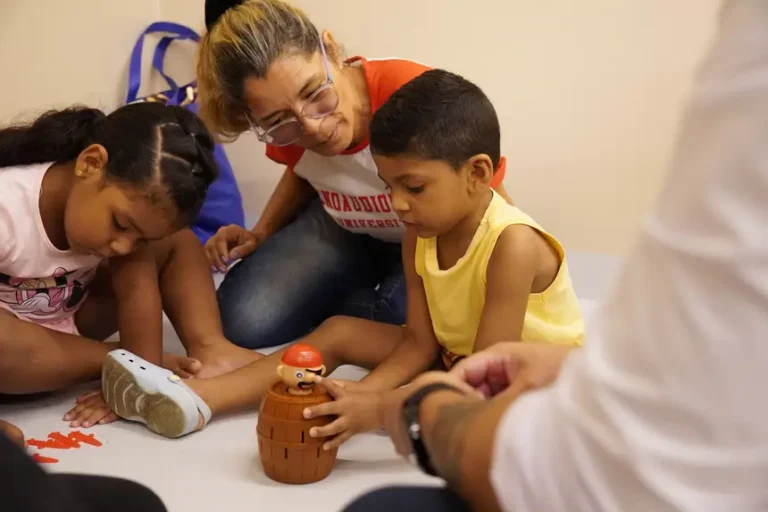 Autismo e inclusão social no Pará: como o acompanhamento multidisciplinar nas usinas da paz está transformando a vida de centenas de famílias atípicas através de terapias gratuitas.
