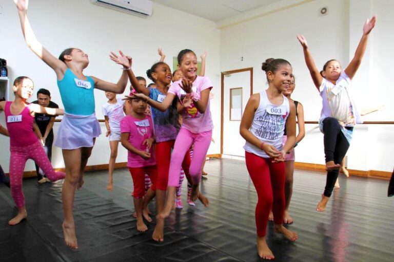 Como grupos de dança podem acessar gratuitamente as salas da casa das artes e do teatro margarida schivasappa através do novo edital de fomento?