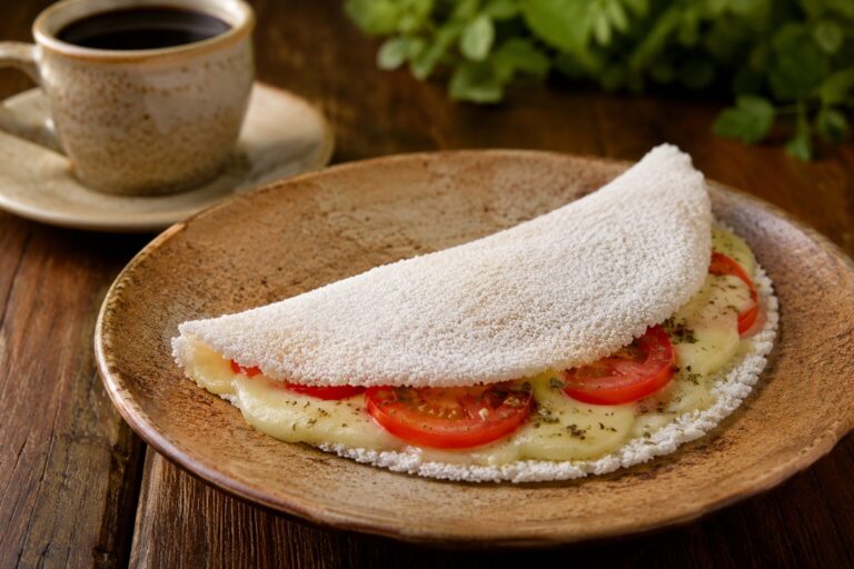 Tapioca recheada: 5 versões salgadas que matam a fome