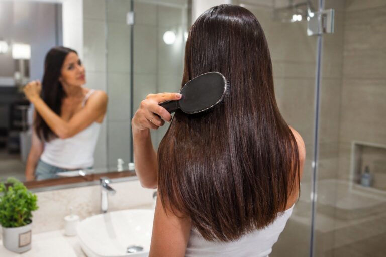 Cabelo liso sem chapinha: 3 métodos naturais que alisam