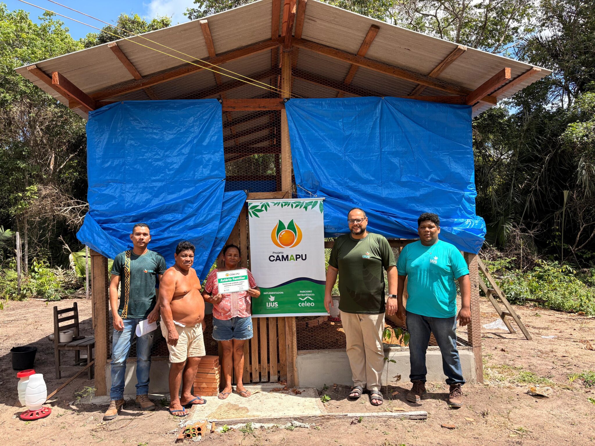 Avicultora ganha aviário completo em Juruti e celebra nova renda